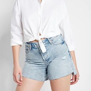 NWT Express Curvy Mid Rise Covered Button Fly Boyfriend Jean Shorts